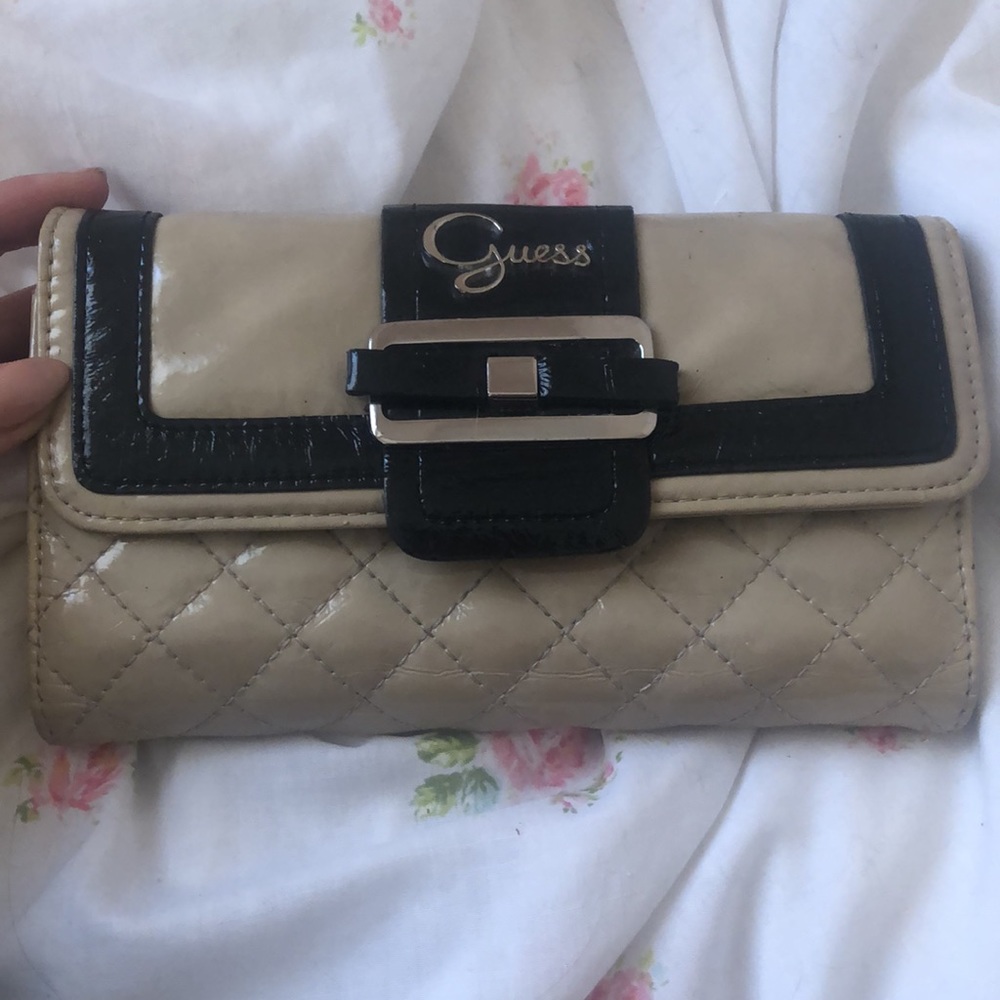 Guess Wallet - Picture 2 of 9